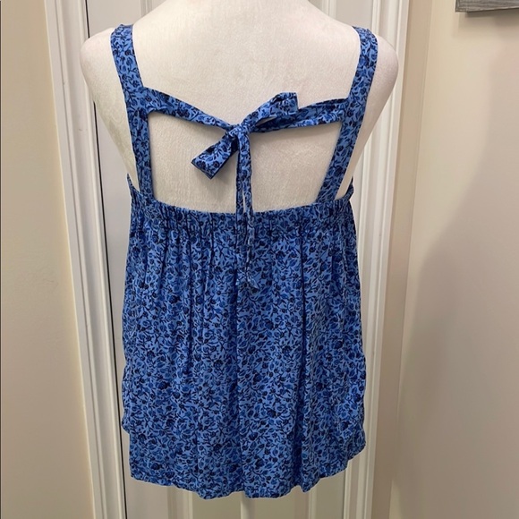 Old Navy Blue and White Relaxed Fit Camisole Tank Top Floral soft rayon NWOT - Picture 5 of 12